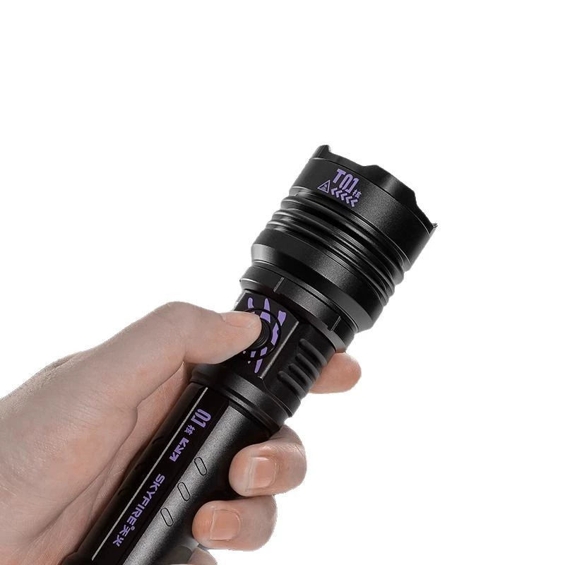 Outdoor portable flashlight